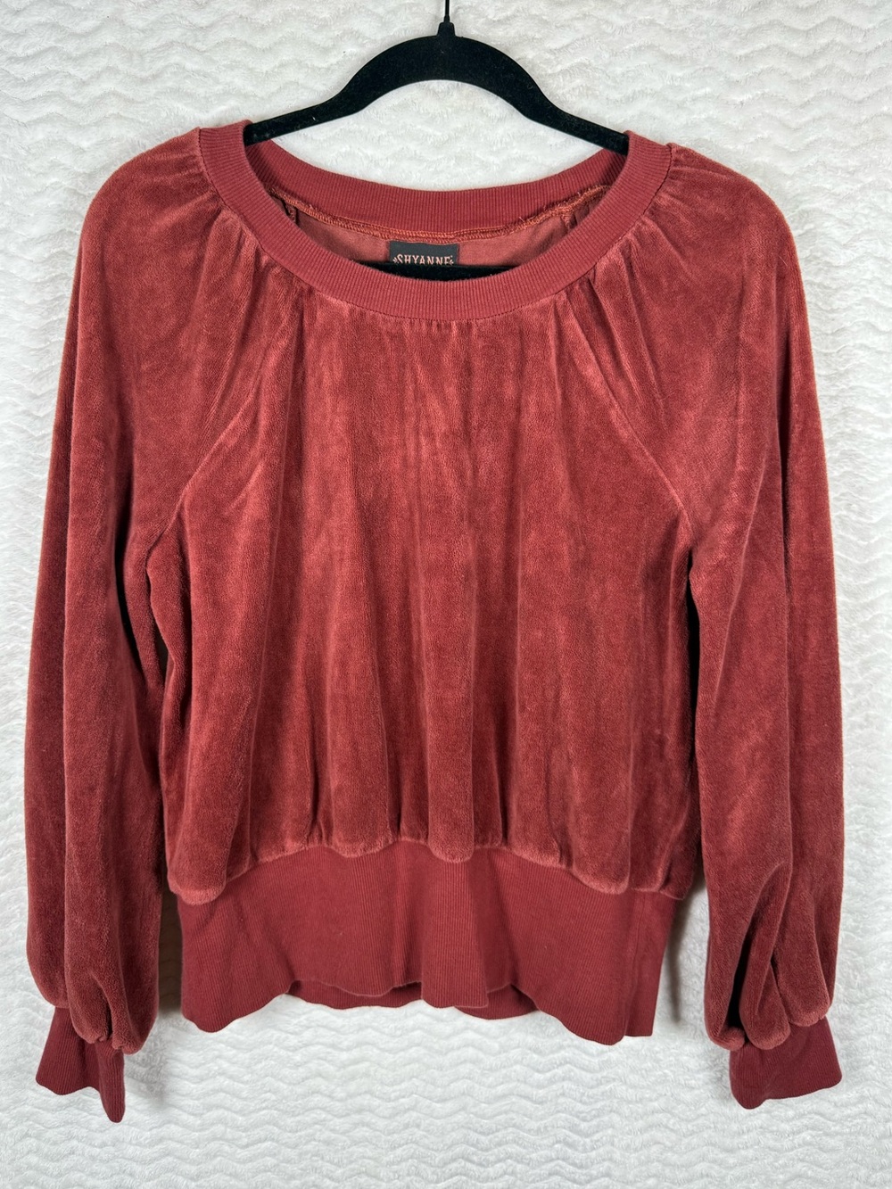 Shyanne burnt-orange/rust velour sweatshirt. Gorgeous and Comfy 🧡😎🤩